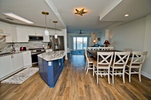 Dining - Olde Towne Yacht Club 715, Soundfront Condo in Beaufort, NC! (Beaufort)