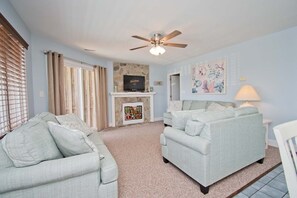 Stereo - Page One, Almost Oceanfront House in Emerald Isle, NC! (Emerald Isle)