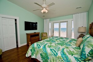5 bedrooms, WiFi - Palm Cottage II At The Grove, Oceanfront House in Atlantic Beach, NC! (Atlantic Beach)