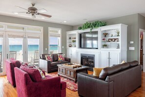 Cheminée, lecteur de DVD, chaîne hi-fi