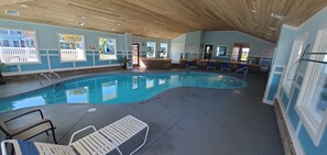Una piscina techada, una piscina climatizada