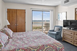 3 bedrooms, WiFi - Pebble Beach A-304, Oceanfront Condo in Emerald Isle, NC! (Emerald Isle)