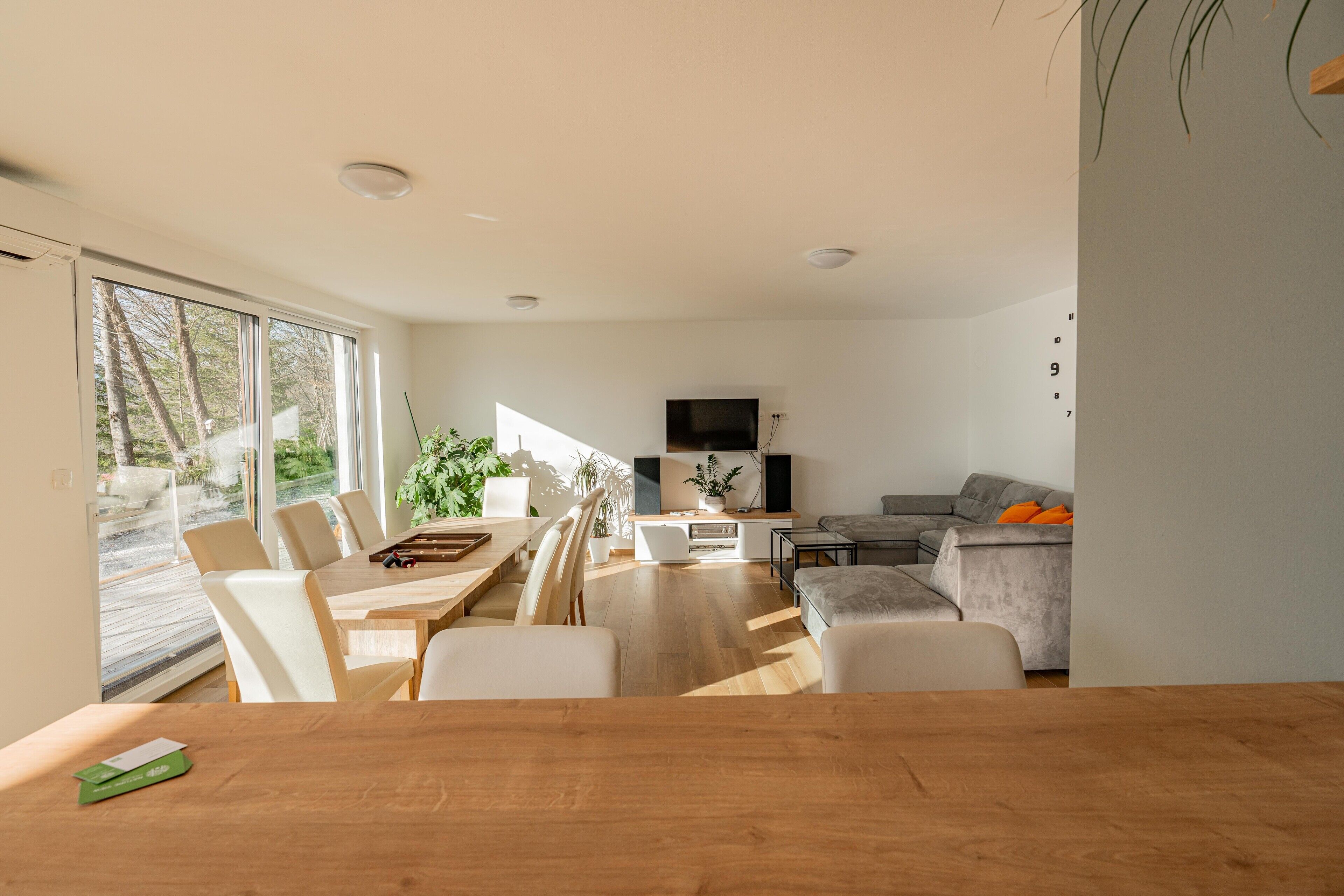 TV, videospill, filmbibliotek og stereoanlegg