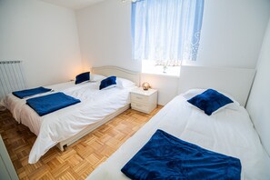 2 bedrooms, iron/ironing board, Internet, bed sheets