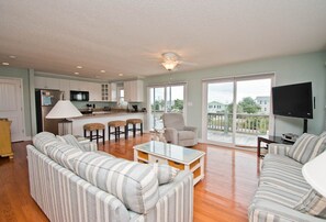 TV, DVD-spiller og stereoanlegg