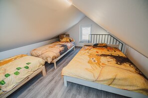2 habitaciones, tabla de planchar con plancha, wifi y ropa de cama 