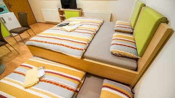 Iron/ironing board, WiFi, bed sheets