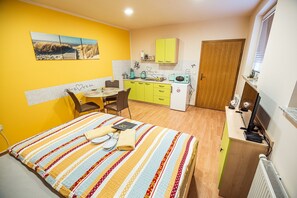 Iron/ironing board, WiFi, bed sheets