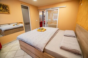 2 habitaciones, tabla de planchar con plancha, wifi y ropa de cama 