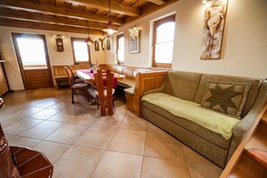 TV, fireplace, DVD player, stereo