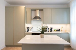 아파트 (2 Bedrooms) | 전용 주방 | 냉장고, 전자레인지, 오븐, 제빙기