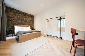Apartment (2 Bedrooms) | 2 bedrooms, desk, iron/ironing board, free WiFi