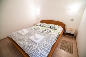 3 makuuhuonetta, silitysrauta/-lauta, internet, vuodevaatteet