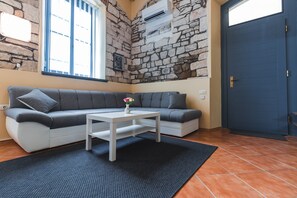 TV - Apartment Pri Mari for six In Front of the Sea (Piran)