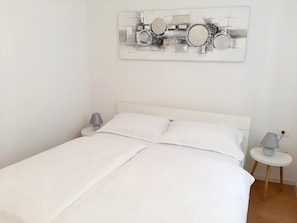 1 bedroom, iron/ironing board, internet, bed sheets
