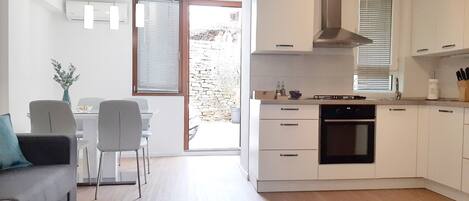 Køleskab, ovn, kogeplade, opvaskemaskine