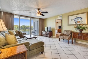 TV - 303C is a Beautiful 2 BR on the Harbor - Great Rates (Destin)