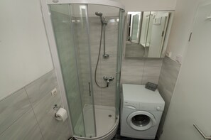 Ducha, secador de pelo, toallas