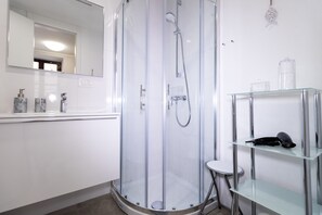 Shower, hair dryer, towels - Apartments Bella Tara -  Stylish Studio in the hearth of Piran (Piran)