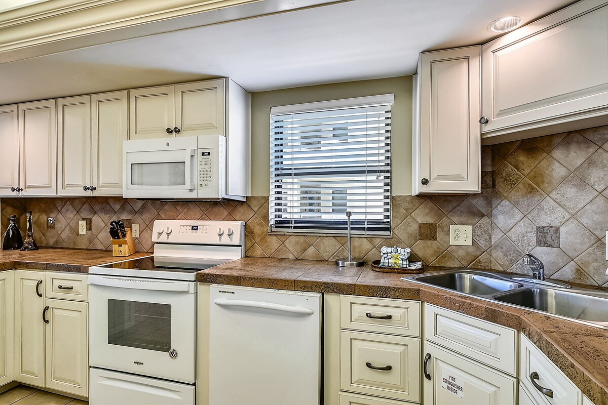 Photo 8 of Inlet Reef 109 is a gulf front 3 BR sleeps 8