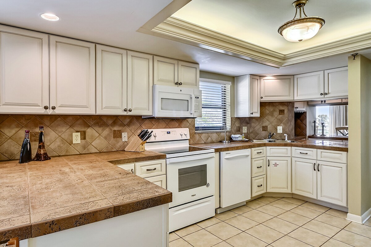 Photo 7 of Inlet Reef 109 is a gulf front 3 BR sleeps 8