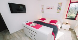 1 bedroom, WiFi, bed sheets