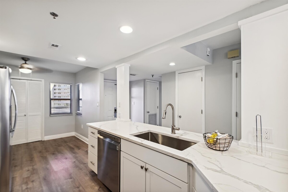 Photo 10 of IR 210 is a 2 BR Gulf View Pet Friendly condo with Washer/Dryer