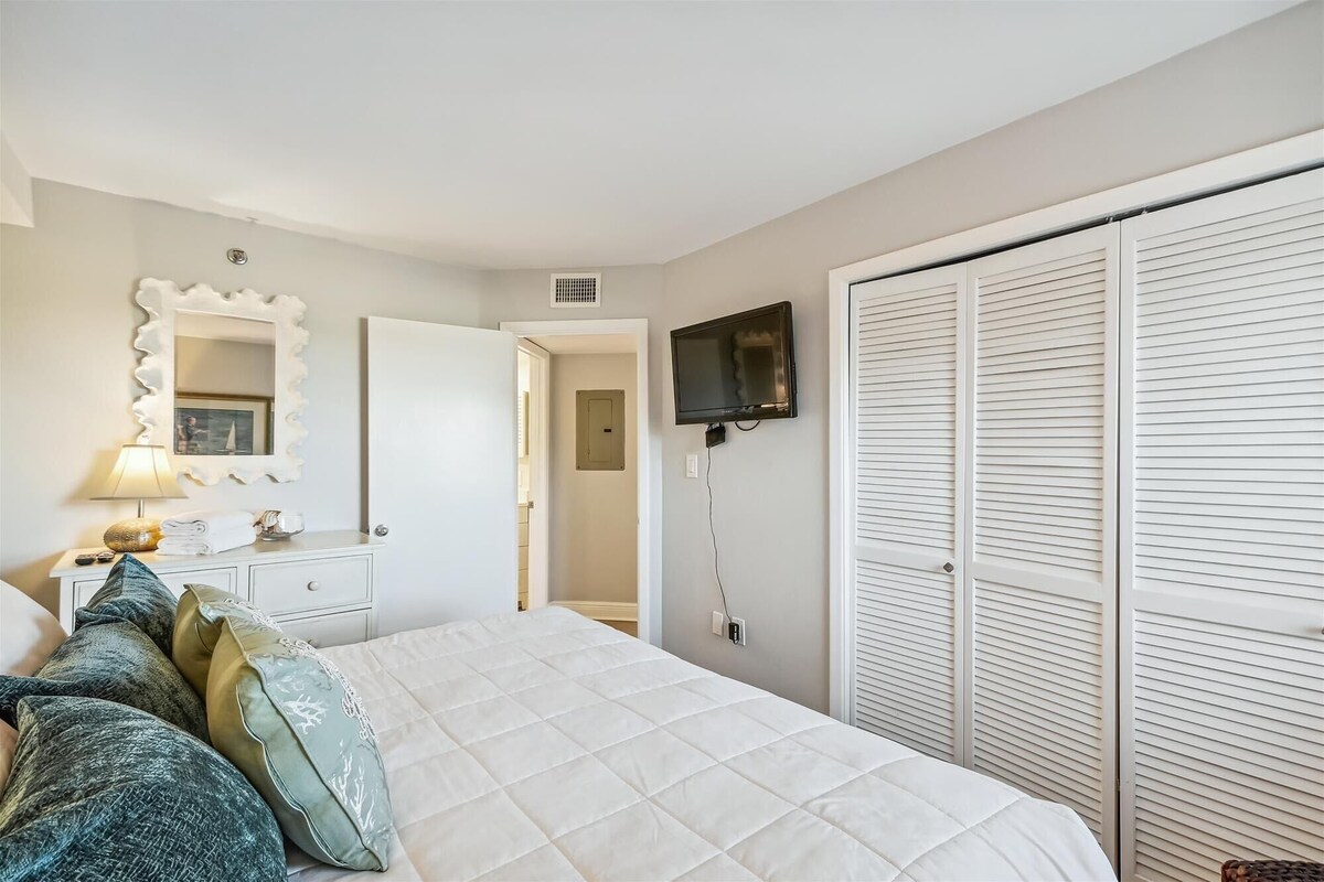 Photo 23 of IR 210 is a 2 BR Gulf View Pet Friendly condo with Washer/Dryer