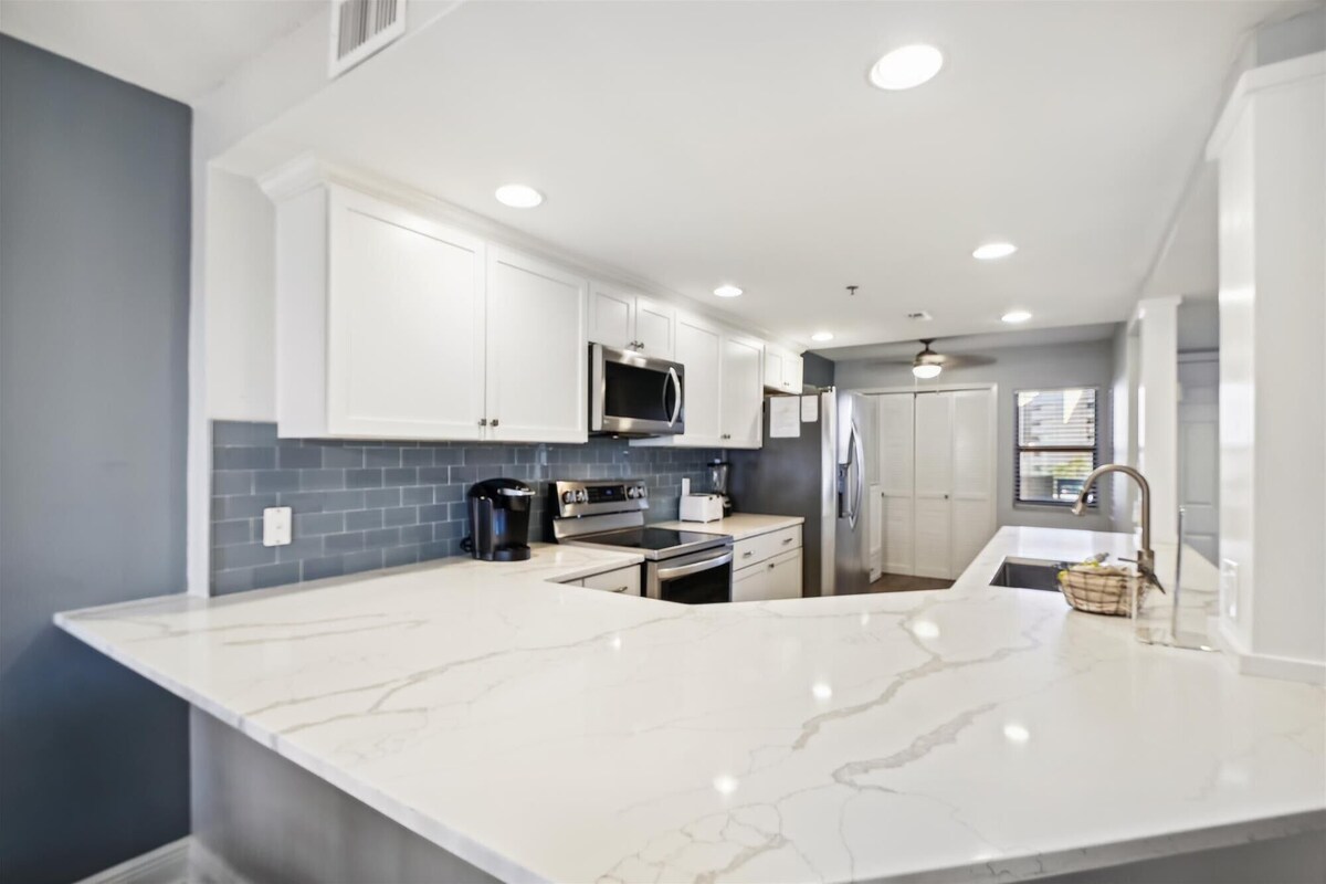 Photo 11 of IR 210 is a 2 BR Gulf View Pet Friendly condo with Washer/Dryer