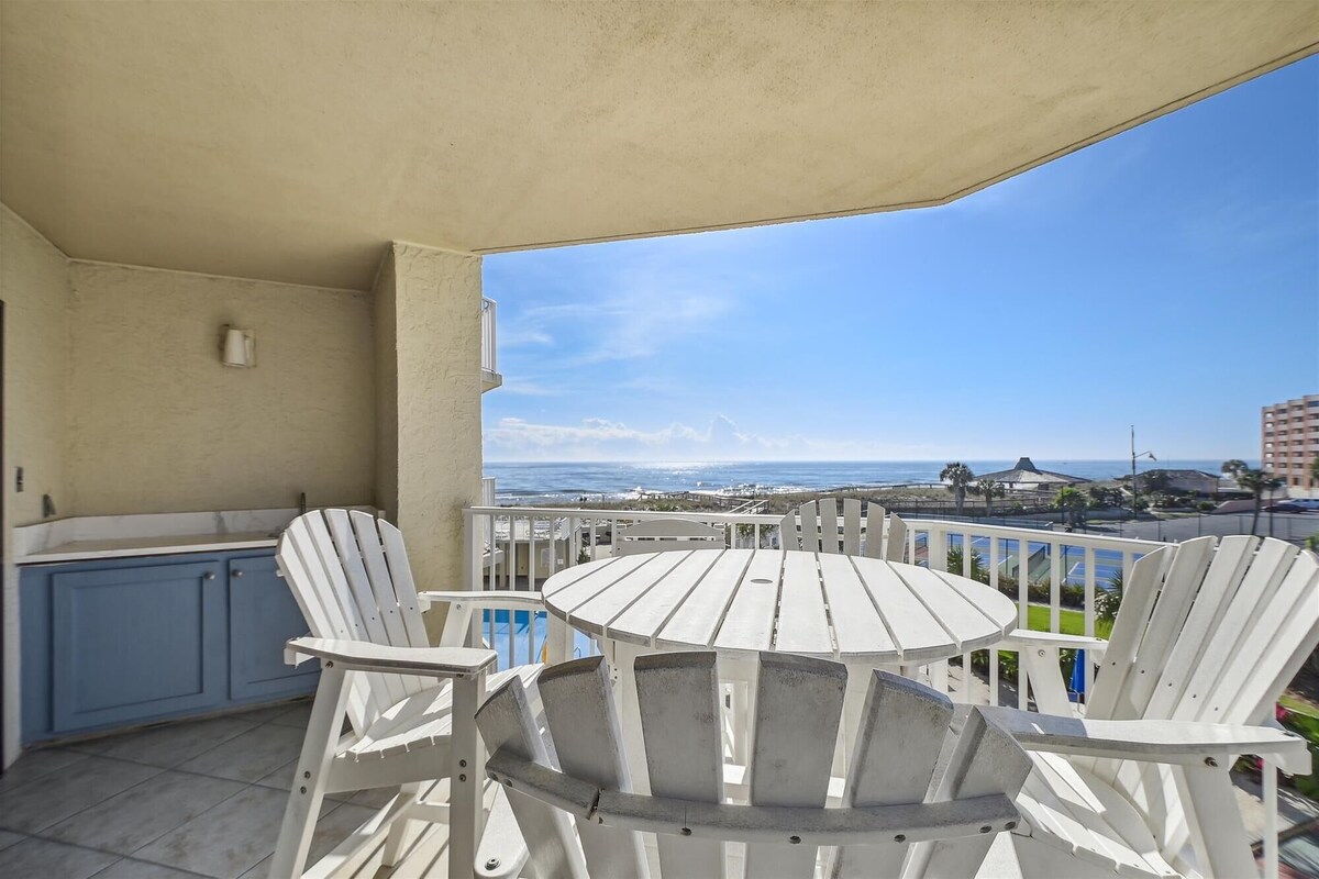 IR 210 is a 2 BR Gulf View Pet Friendly condo with Washer/Dryer