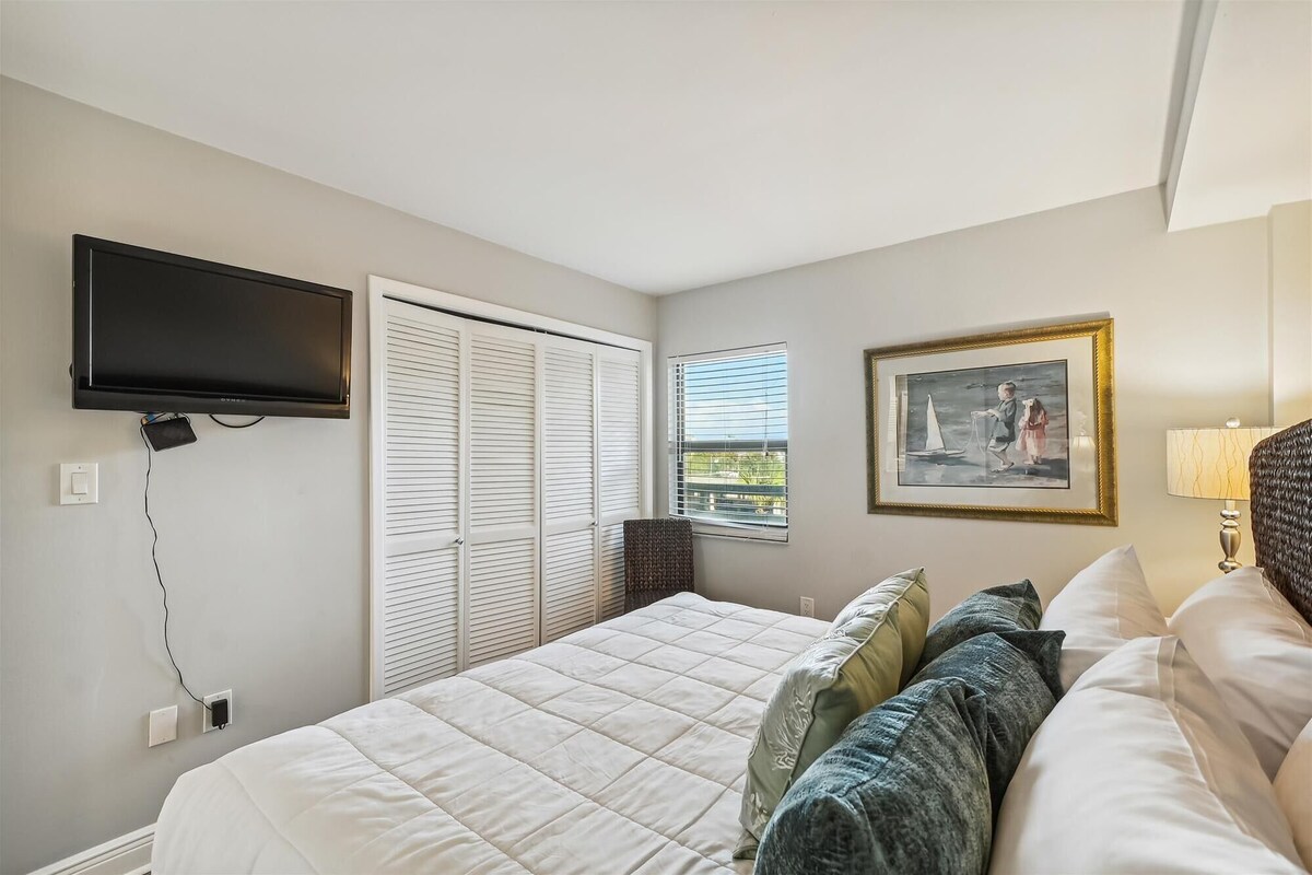 Photo 24 of IR 210 is a 2 BR Gulf View Pet Friendly condo with Washer/Dryer