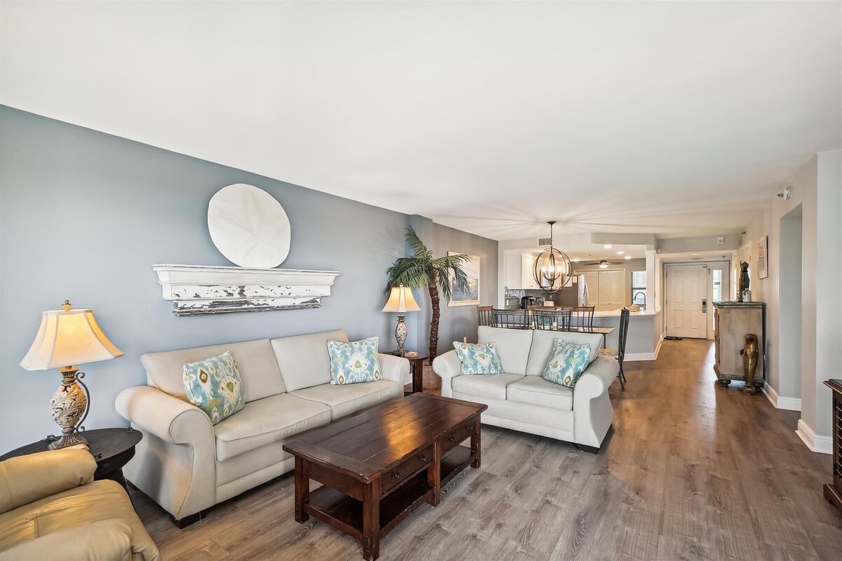 Photo 7 of IR 210 is a 2 BR Gulf View Pet Friendly condo with Washer/Dryer