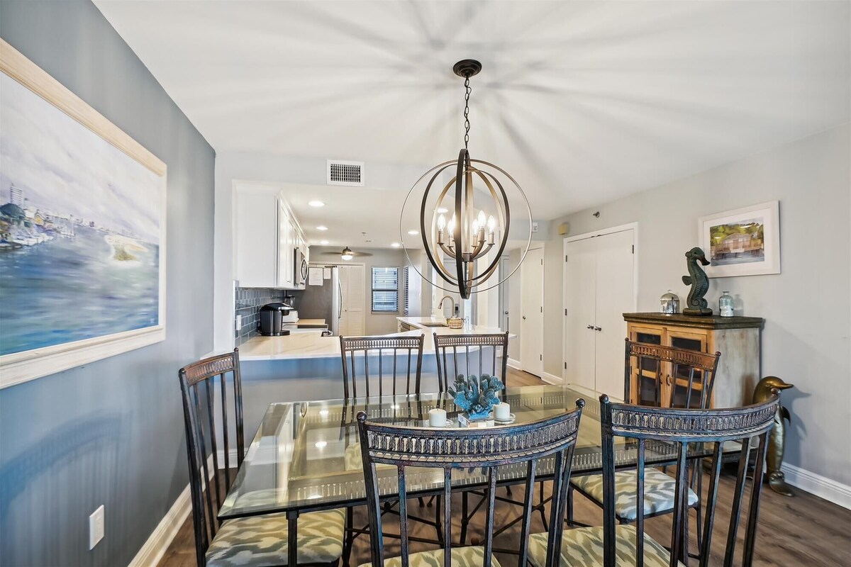 Photo 16 of IR 210 is a 2 BR Gulf View Pet Friendly condo with Washer/Dryer