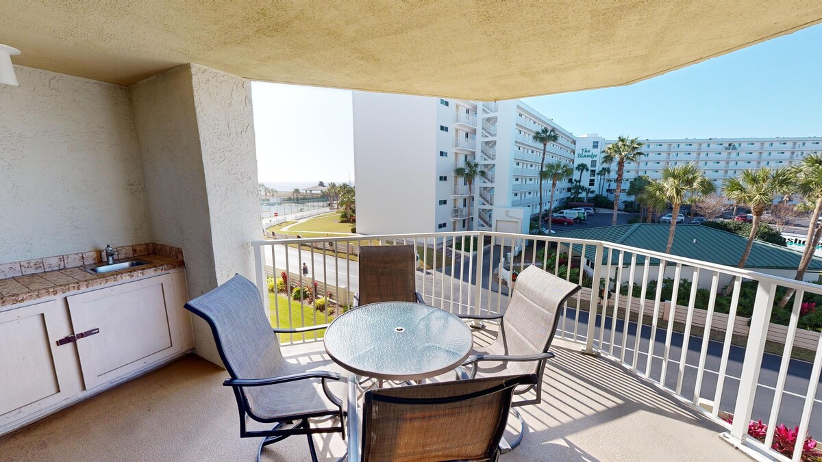 Photo 22 of IR 217 2 BR with Sunset Views sits beachside with easy access