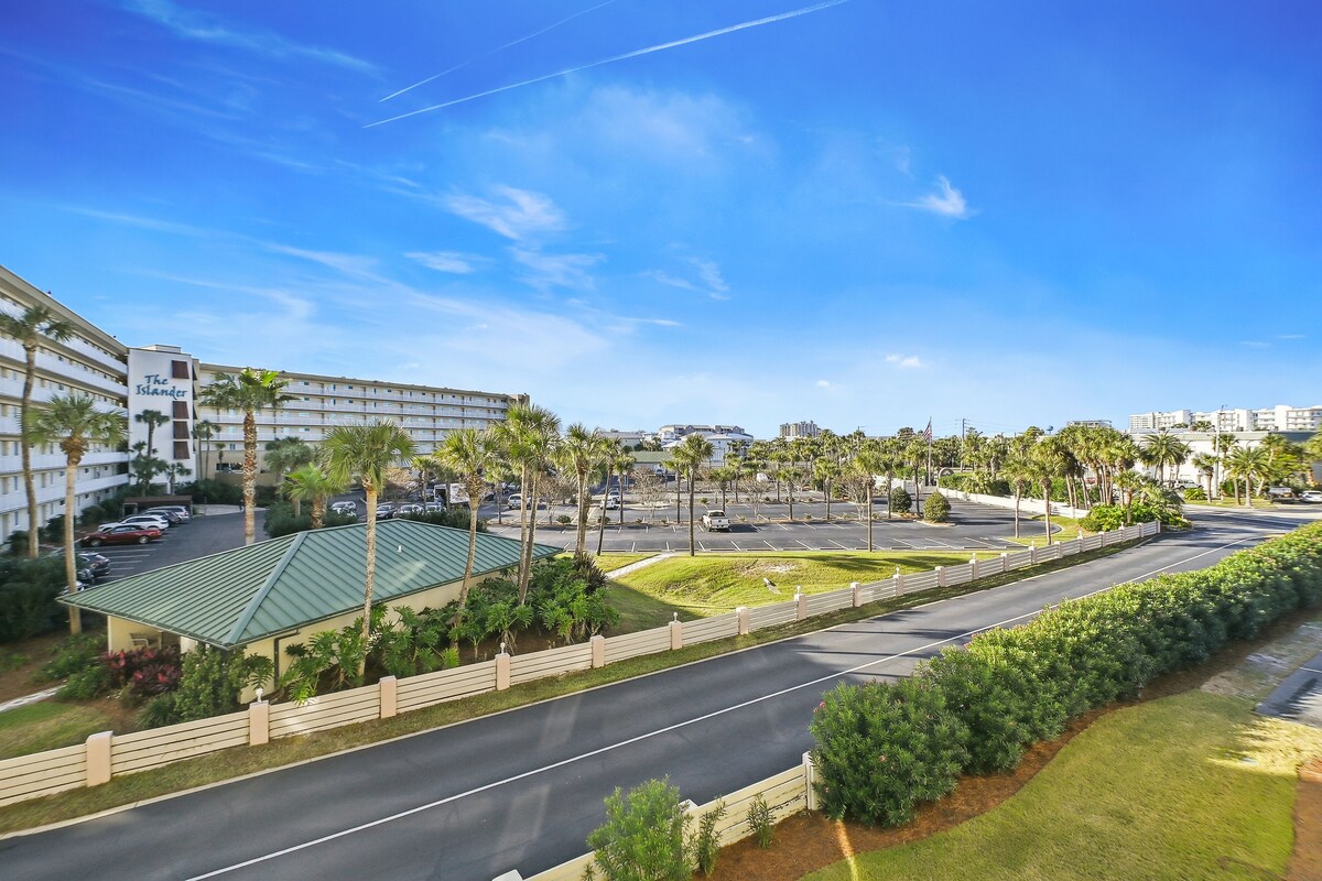 Photo 35 of IR 217 2 BR with Sunset Views sits beachside with easy access