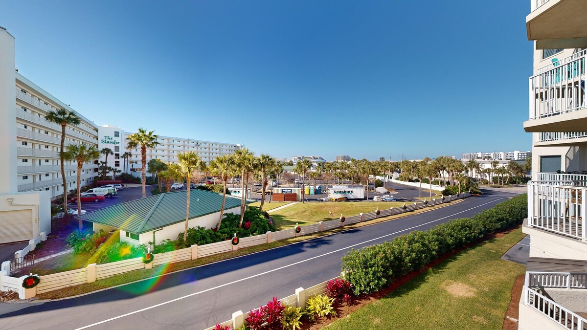 Photo 23 of IR 217 2 BR with Sunset Views sits beachside with easy access