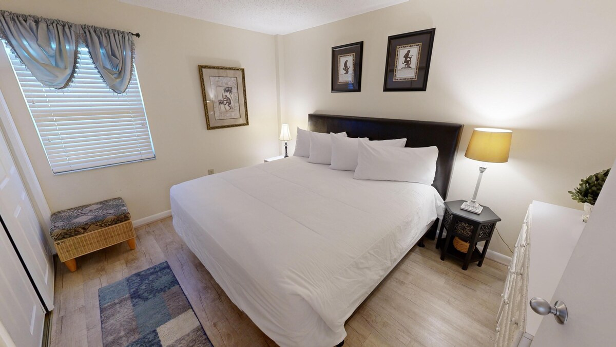 Photo 10 of IR 217 2 BR with Sunset Views sits beachside with easy access
