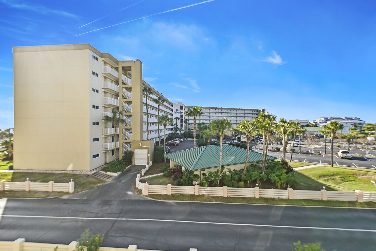 Photo 34 of IR 217 2 BR with Sunset Views sits beachside with easy access