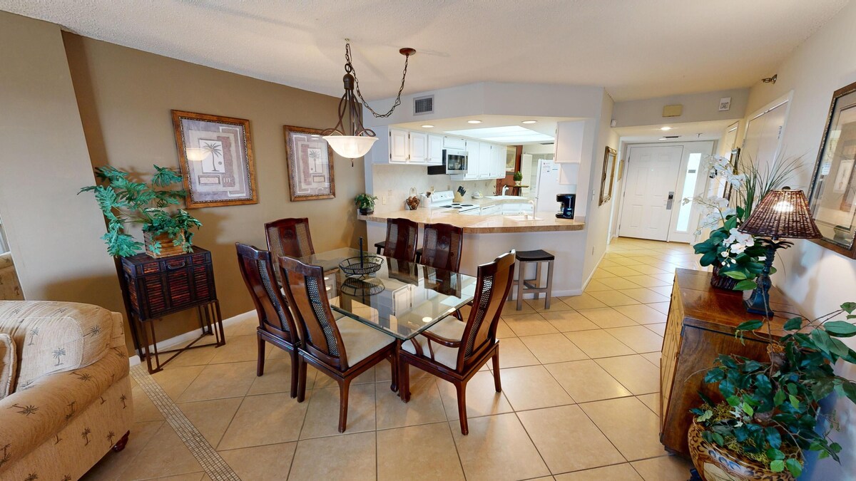 Photo 5 of IR 217 2 BR with Sunset Views sits beachside with easy access