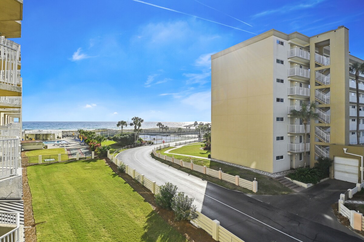 Photo 33 of IR 217 2 BR with Sunset Views sits beachside with easy access