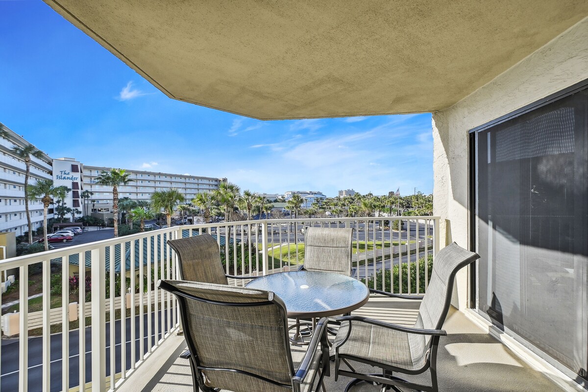 Photo 32 of IR 217 2 BR with Sunset Views sits beachside with easy access