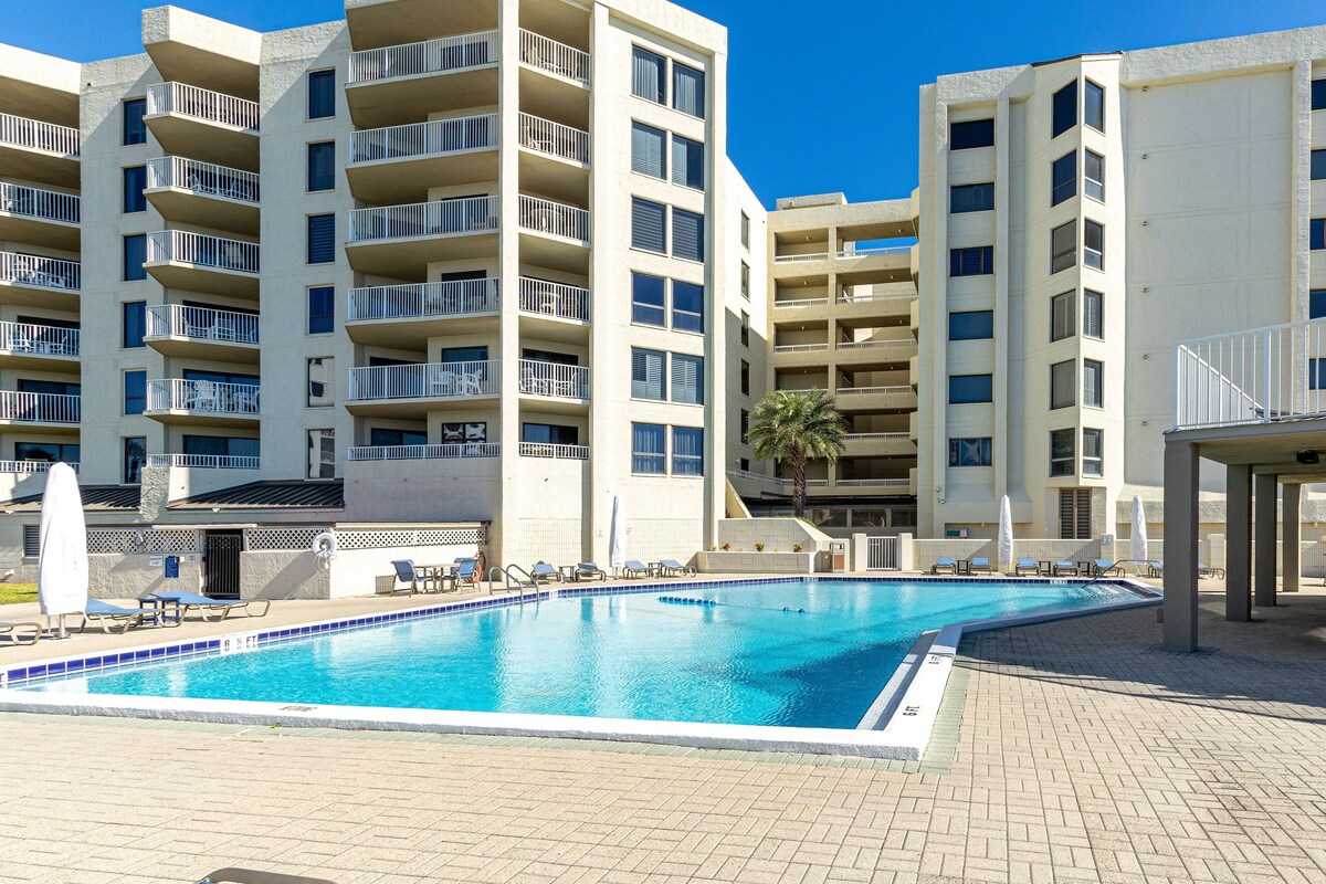 Photo 66 of IR 217 2 BR with Sunset Views sits beachside with easy access