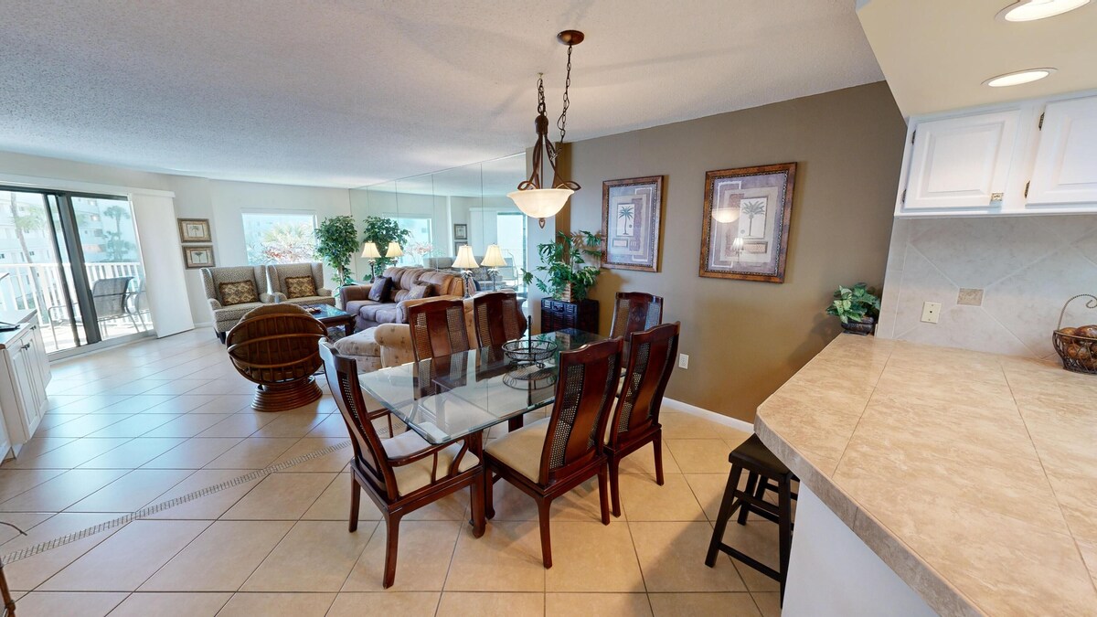 Photo 6 of IR 217 2 BR with Sunset Views sits beachside with easy access
