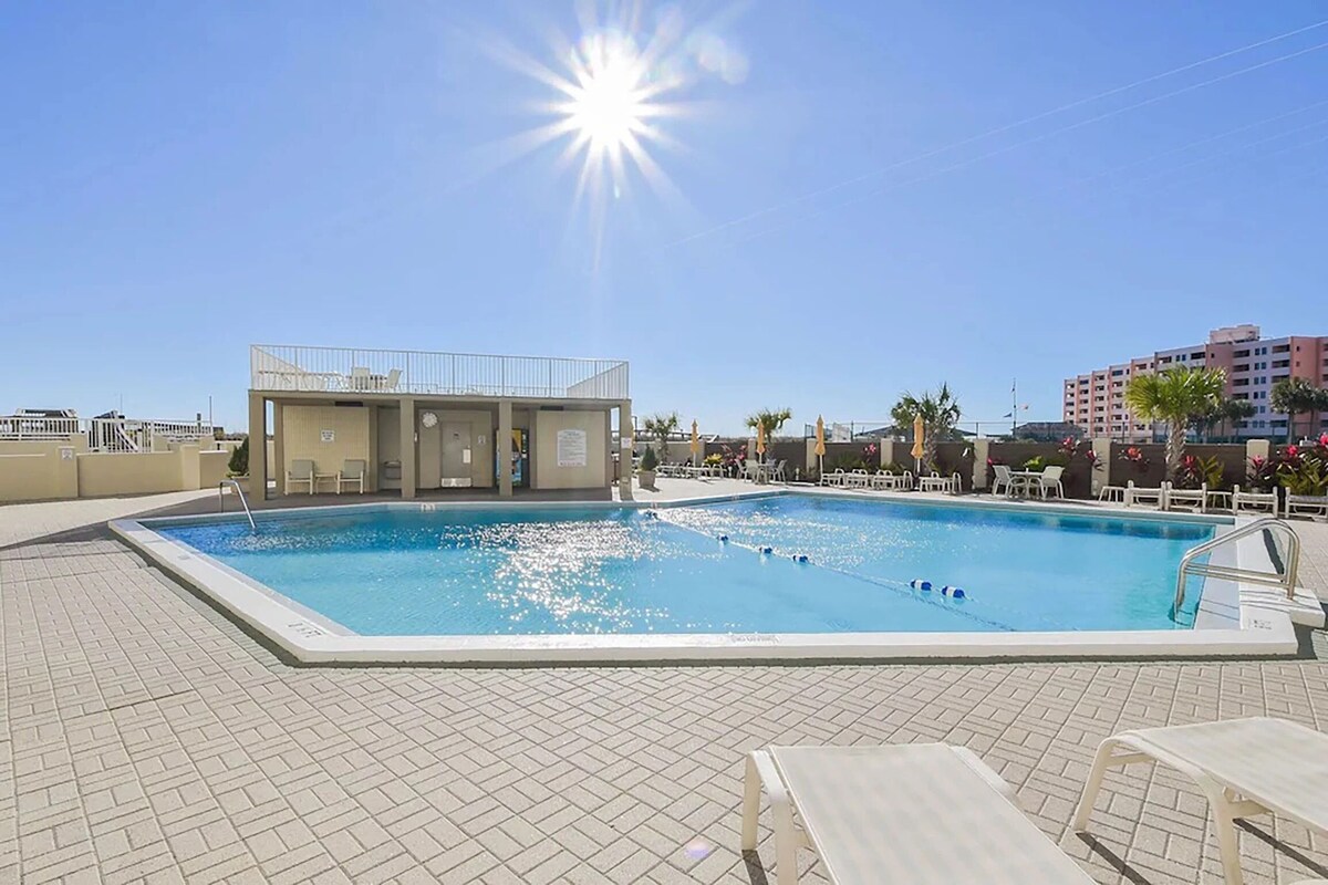 Photo 30 of IR 217 2 BR with Sunset Views sits beachside with easy access