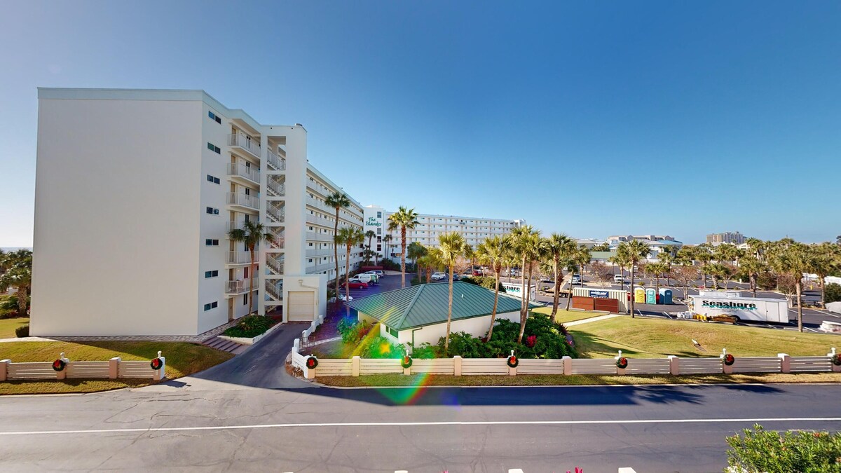Photo 25 of IR 217 2 BR with Sunset Views sits beachside with easy access