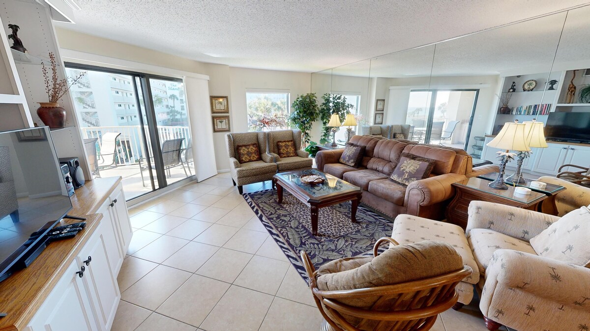 Photo 2 of IR 217 2 BR with Sunset Views sits beachside with easy access