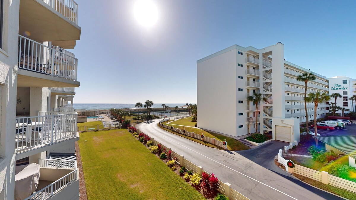 Photo 24 of IR 217 2 BR with Sunset Views sits beachside with easy access