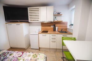 Fridge, microwave, stovetop, toaster