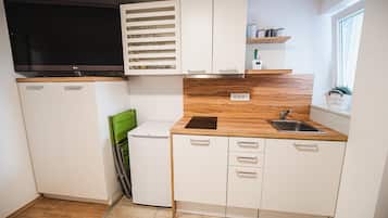 Geladeira, micro-ondas, cooktop, torradeira