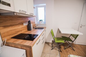 Fridge, microwave, stovetop, toaster - Cosy studio in Gorenjska (Preddvor)